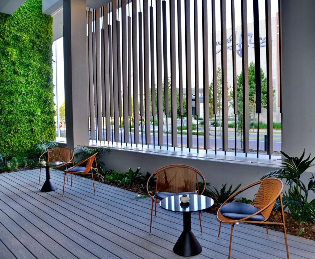 Courtyard Waterfall 4*
