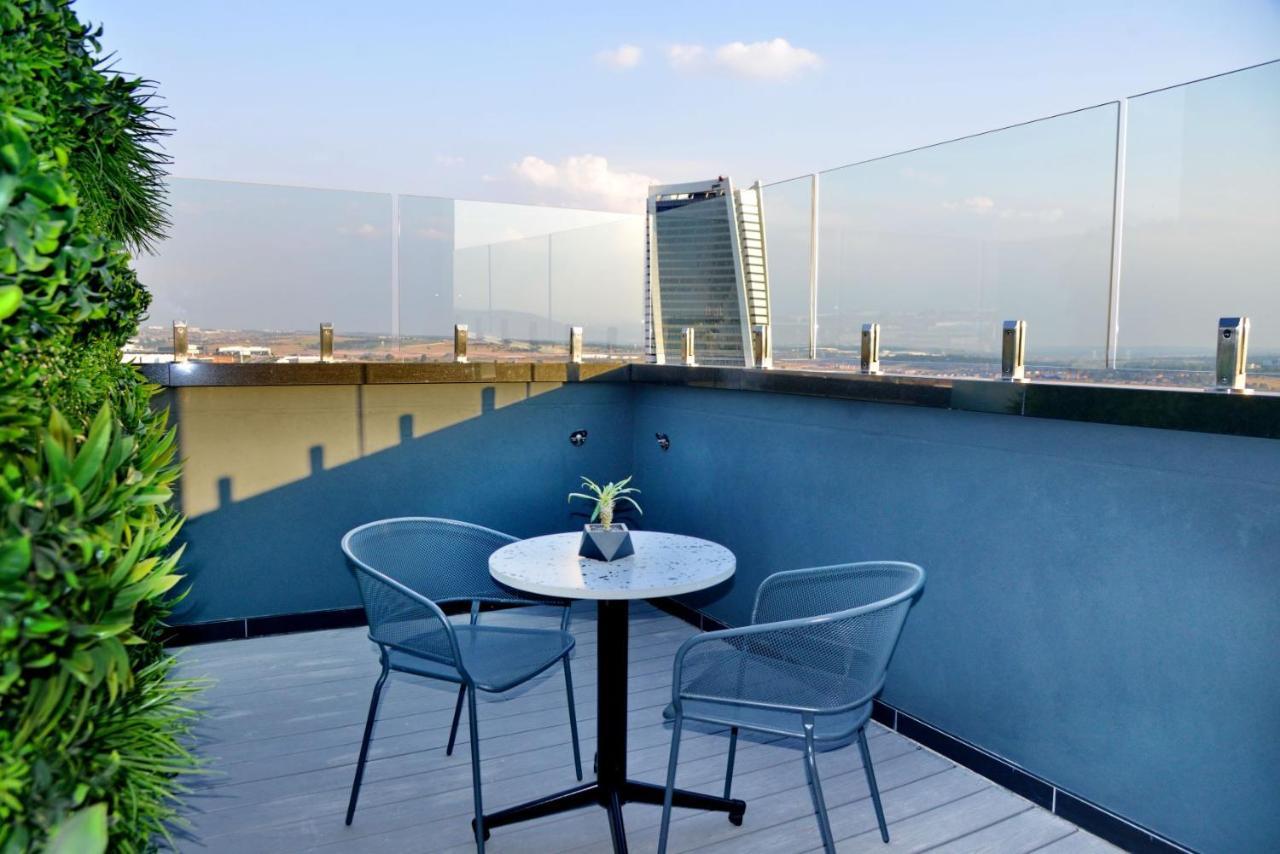 Courtyard Waterfall Hotel 4*